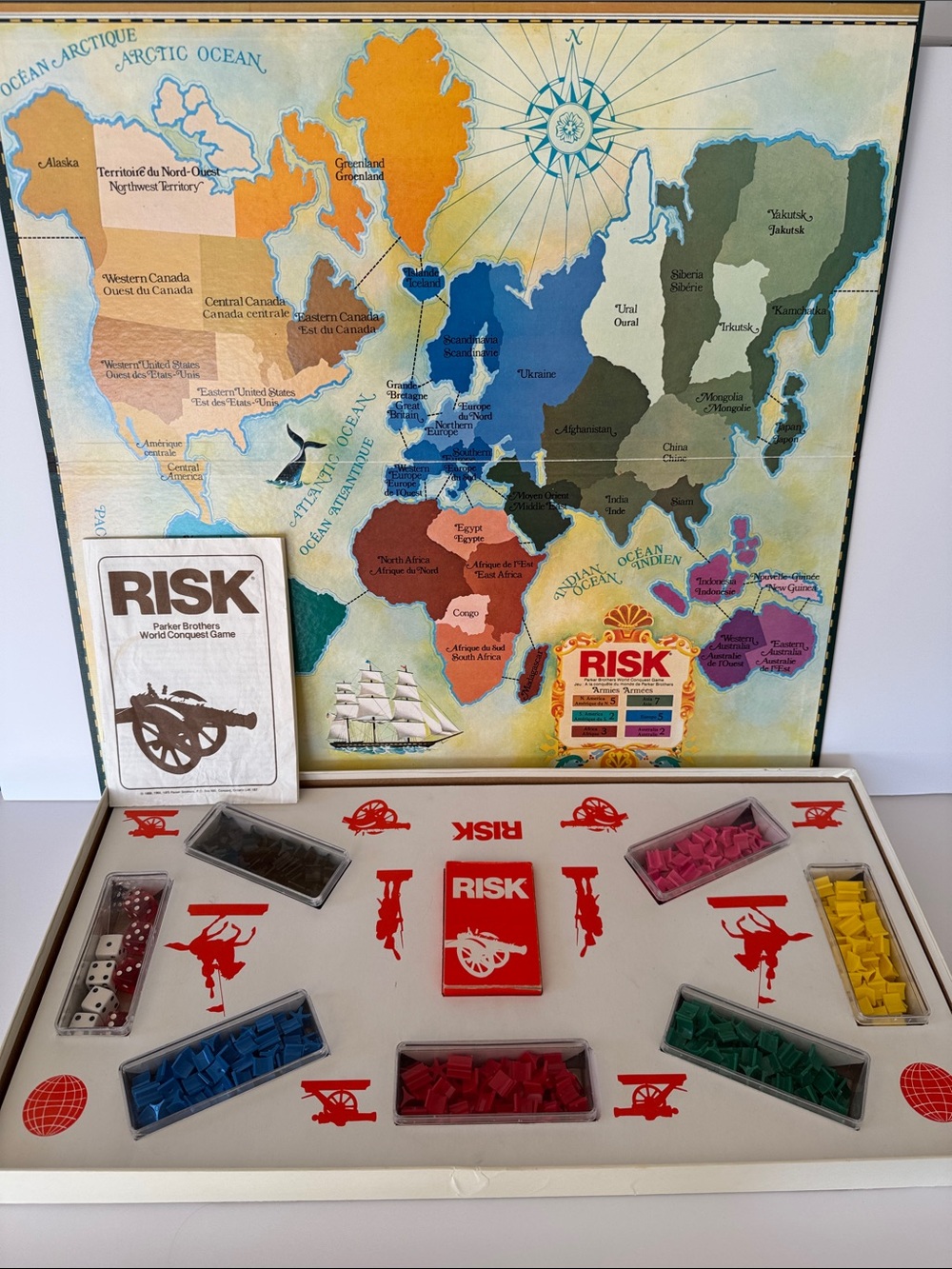 Vintage 1975 RISK Board Game Parker Brothers Complete set. Very good condition.
